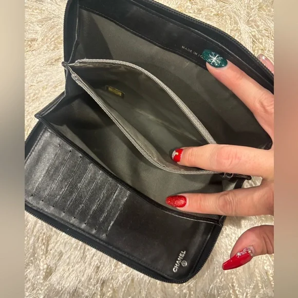 EUC Authentic Chanel Camellia Zip Wallet - Picture 6 of 7